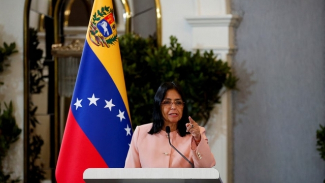 Mỹ dỡ bỏ trừng phạt Tổng thống lâm thời Venezuela Delcy Rodríguez