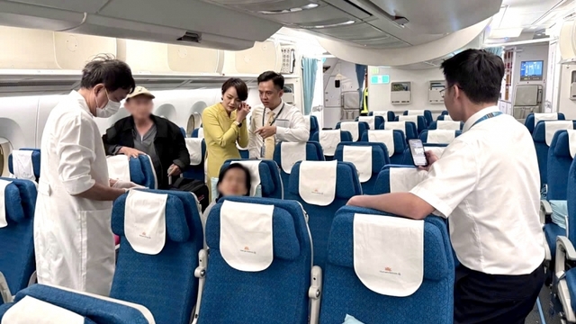 Hành khách Việt bất tỉnh trên chuyến bay từ Mỹ về TP.HCM được cứu kịp thời