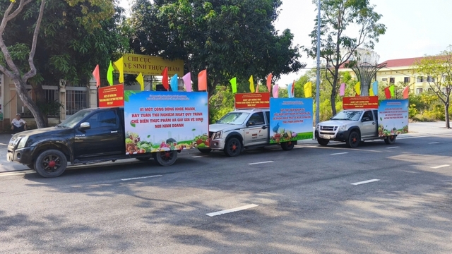 TP.HCM mở cao điểm siết thức ăn đường phố, chặn thực phẩm bẩn
