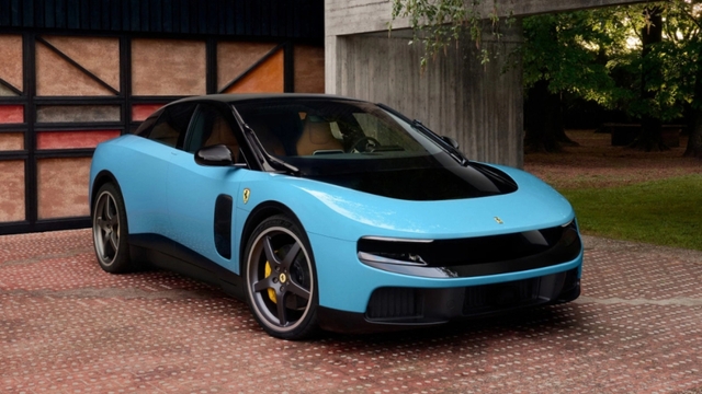 Jony Ive và Ferrari muốn cứu ngành ô tô khỏi “cơn nghiện” màn hình cảm ứng