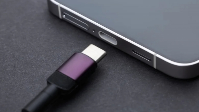 Tại sao điện thoại sạc chậm dù dùng cáp USB-C?