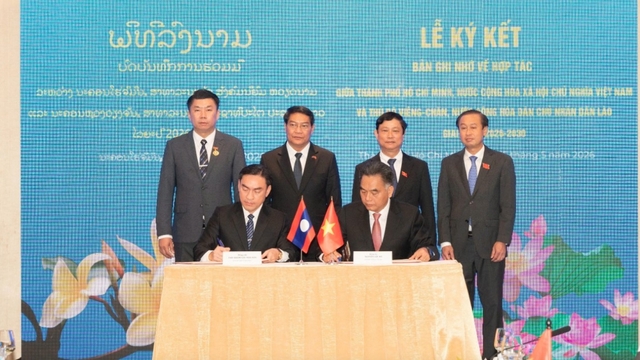HCM City, Vientiane sign new pact to enhance political, economic, cultural ties