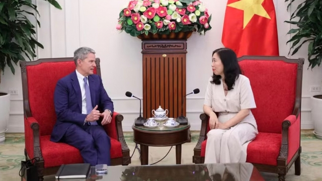 Vietnam, CNN discuss media cooperation, promotion for APEC 2027