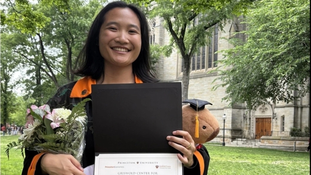 Nữ sinh viên Đại học Princeton (Mỹ) viết luận văn về kinh tế Việt Nam