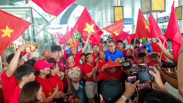 HLV Roland xúc động trải lòng về tấm vé World Cup lịch sử của U17 Việt Nam