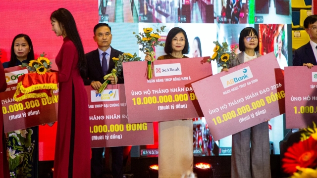 SeABank ủng hộ 10 tỷ đồng hưởng ứng Tháng Nhân đạo năm 2026