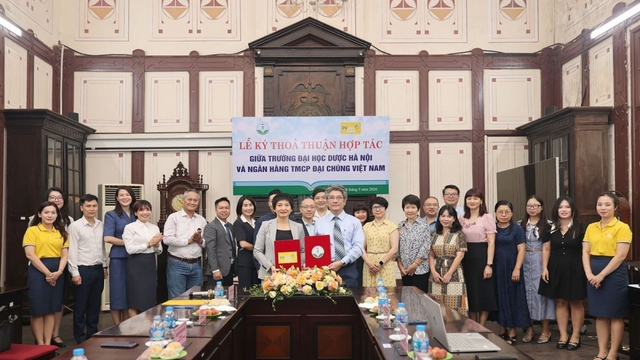 PVcomBank và Trường Đại học Dược Hà Nội phát triển hệ sinh thái tài chính giáo dục