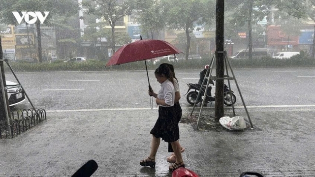 Thời tiết ngày 17/5: Hà Nội và Bắc Bộ mưa dông diện rộng, cục bộ có nơi mưa to