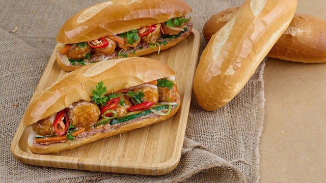 Thêm vụ nghi ngộ độc tập thể do bánh mì, Bộ Y tế yêu cầu điều tra nguyên nhân