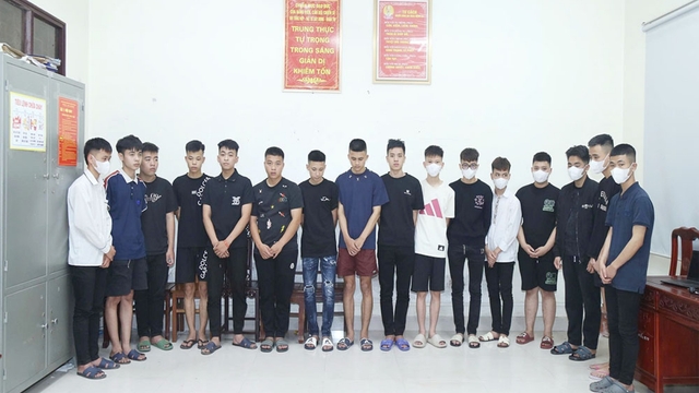 Xử lý 14 người lái xe lạng lách, mang hung khí náo loạn đường phố Bắc Ninh