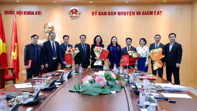 Nghị quyết của Ủy ban Thường vụ Quốc hội về công tác cán bộ