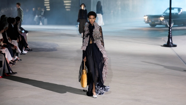Jonathan Anderson định hình Dior và xu hướng thời trang 2027 sau show tại LACMA