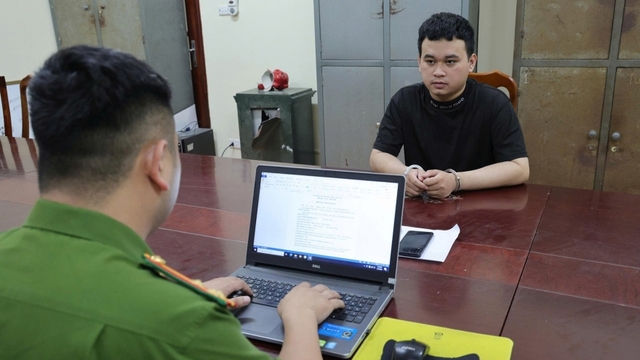 Bắt giữ 2 đối tượng phá cửa kính ô tô để trộm cắp tài sản