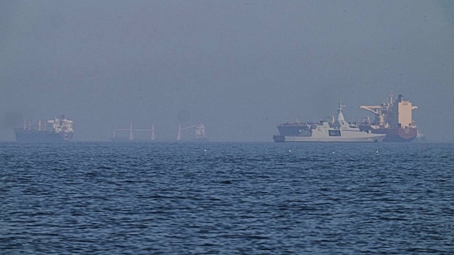Mỹ triển khai 15.000 binh sĩ, hơn 100 máy bay khôi phục "tự do hàng hải" ở Hormuz