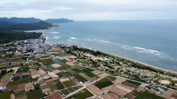 Khánh Hoà đưa cán bộ xuống xã để tăng tốc giải phóng mặt bằng dự án điện hạt nhân