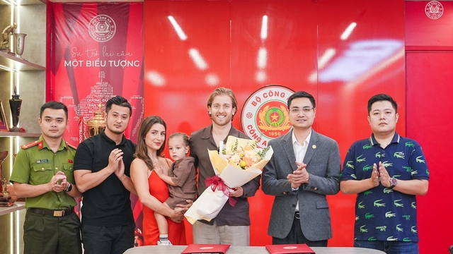 Vô địch V-League sớm, CAHN củng cố lực lượng hướng tới cúp châu Á