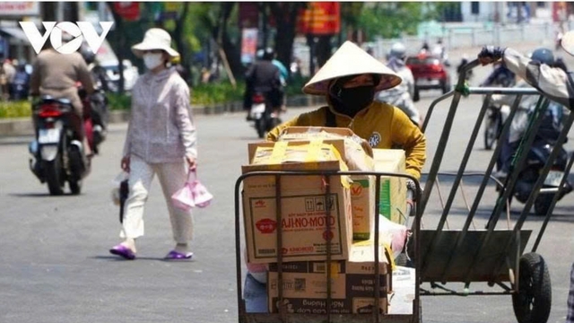 Nắng nóng tiếp diễn trên diện rộng, nhiều khu vực vượt 38 độ C