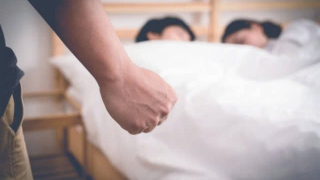 Vợ ngoại tình, tôi bị khiếm thị nhưng khi đề nghị ly hôn, con gái xin tôi bỏ qua