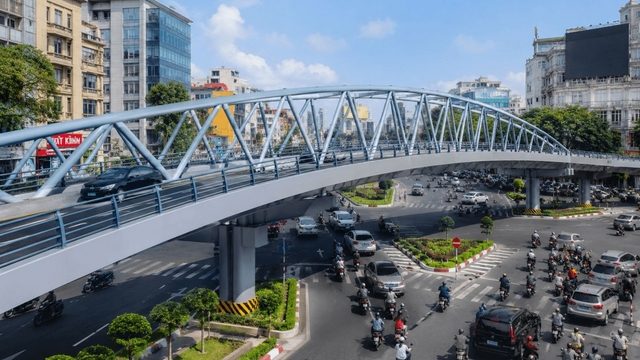 HCM City invests in steel flyovers to ease traffic bottlenecks