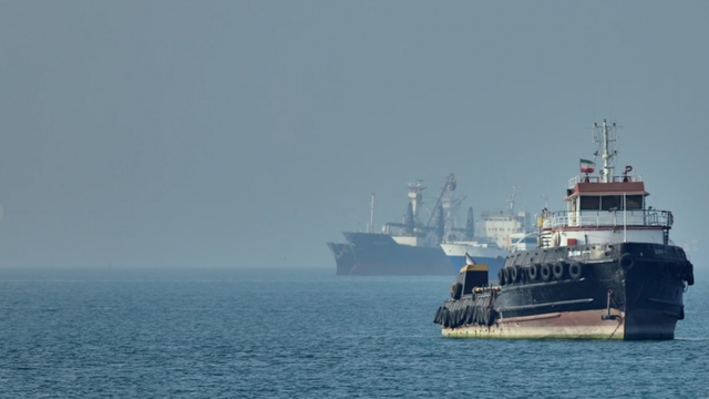 Thời sự quốc tế trưa 29/5: Nổ lớn gần eo biển Hormuz, Iran tìm cách xua tàu Mỹ