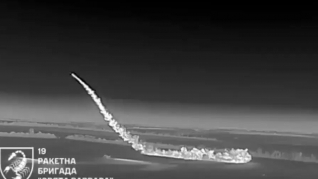 Video tên lửa Flamingo của Ukraine bay hơn 1.500 km, nhắm thẳng tổ hợp quân sự Nga