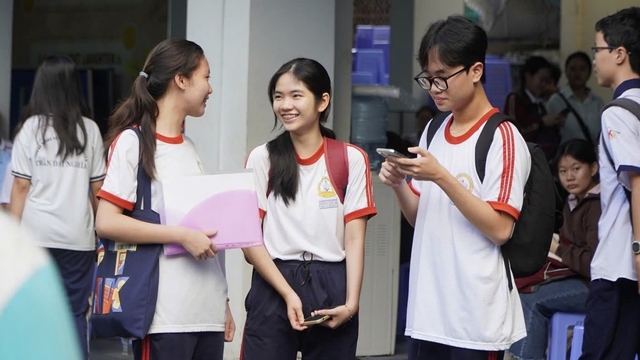 Hàng ngàn thí sinh tham gia thi vào 10 Trường Phổ thông năng khiếu ở TP.HCM