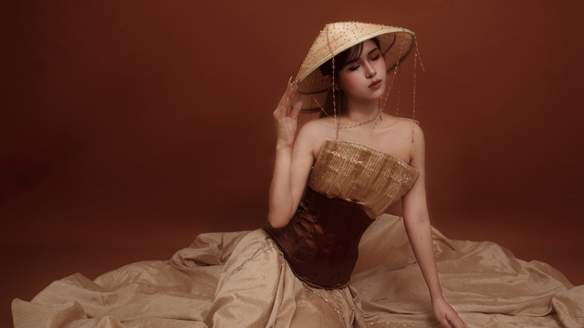 Non sắc - bộ sưu tập thời trang của 3 NTK trẻ lấy cảm hứng từ nón lá và lúa nước