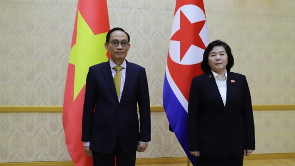 Bộ trưởng Bộ Ngoại giao Lê Hoài Trung thăm và làm việc tại Triều Tiên