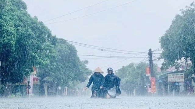 Bắc Bộ, Nam Bộ mưa lớn cục bộ, nguy cơ lốc sét và ngập úng