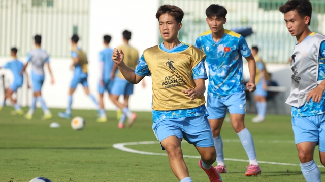 HLV Cristiano Roland chỉ đạo khẩn, U17 Việt Nam quyết thắng U17 UAE