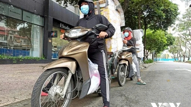 Siết xe ôm, shipper xe xăng vùng phát thải thấp, phương án chuyển đổi ra sao?