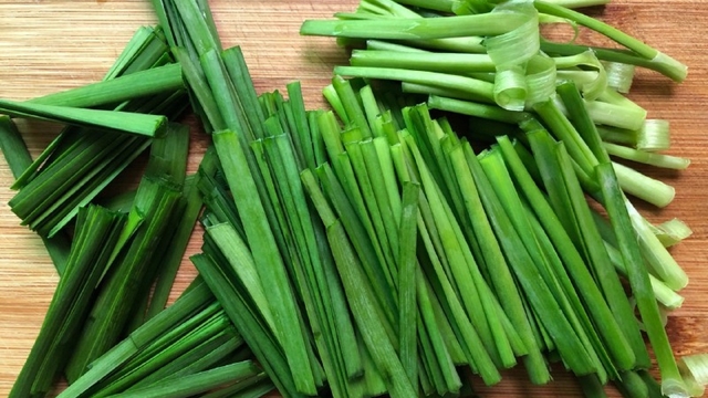 Rau rẻ bèo ở Việt Nam, ra nước ngoài “hét giá” gần 200.000đ/kg