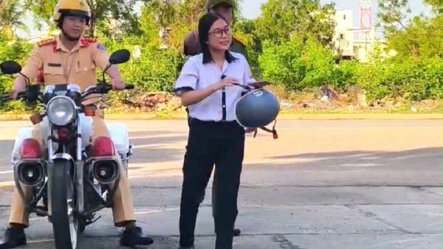2 thí sinh ngủ quên, quên thẻ dự thi được hỗ trợ đến điểm thi kịp thời ở Lâm Đồng
