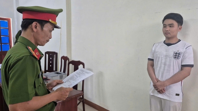Tạm giữ nam nhân viên chiếm đoạt 84 điện thoại bán lấy tiền đầu tư tiền ảo