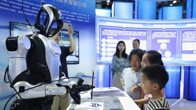 Trung Quốc vội vã tạo hệ thống định danh cho robot hình người vì "quá nhiều"