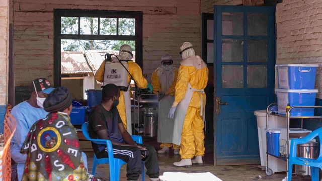 WHO cảnh báo dịch Ebola tại Trung Phi, thế giới chạy đua phát triển vaccine