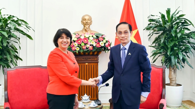 Bộ trưởng Bộ Ngoại giao Lê Hoài Trung tiếp Quốc vụ khanh Bộ Ngoại giao Anh