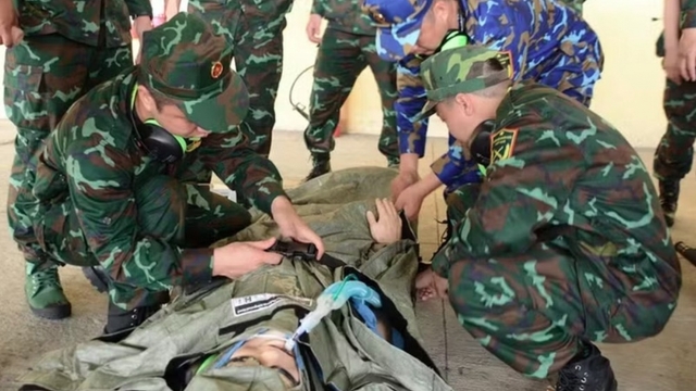 Australia-backed training equips Vietnam peacekeepers with aeromedical evacuation