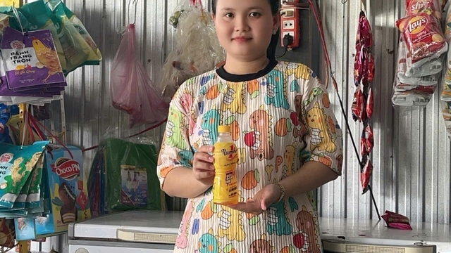 Một năm sau giải thưởng 50 triệu đồng, cả xóm nhỏ vẫn nhắc nhau giữ lại nhãn chai
