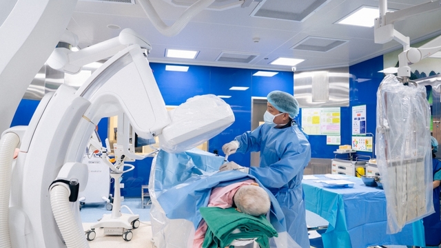 Cụ bà 109 tuổi thoát cảnh đau lưng nhờ bơm xi măng sinh học