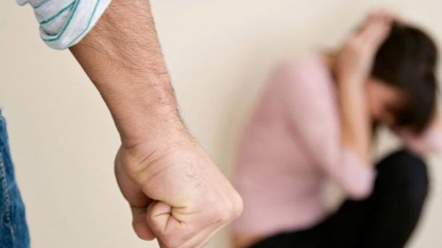 Luôn tròn bổn phận dù bị cha mẹ bạo hành gần 40 năm, tôi có nên tiếp tục?