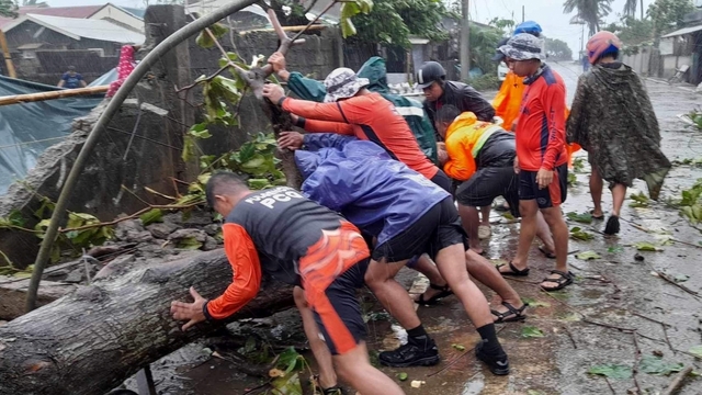 Philippines: Siêu bão Mekkhala chưa suy yếu, thêm một cơn bão đang tới