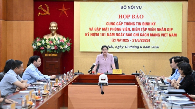 Tiếp tục tham mưu sắp xếp tinh gọn tổ chức bên trong các Bộ, cơ quan trung ương