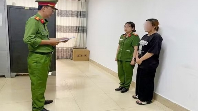 Người mẹ trẻ bị bắt vì đánh con dẫn đến tử vong