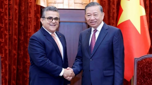 Tổng Bí thư, Chủ tịch nước tiếp Đại sứ Nhà nước Palestine chào từ biệt