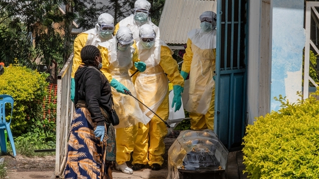 Cuộc chiến giành giật sự sống giữa tâm dịch Ebola