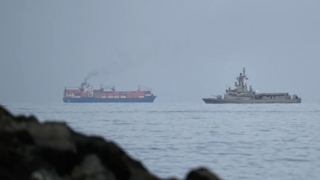 Iran và Oman dự tính thu phí eo biển Hormuz