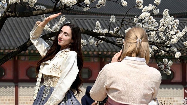 Văn hóa Hanbok và BTS thay đổi trải nghiệm du lịch cung điện Hàn Quốc như thế nào?