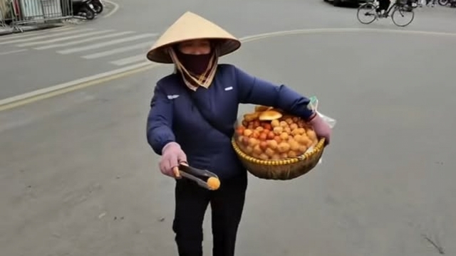 Công an xác minh vụ khách nước ngoài mua 10 chiếc bánh rán hết 420.000 đồng