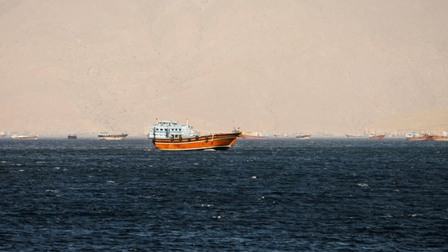 3.200 tàu bị mắc kẹt quanh eo Hormuz sau quyết định phong tỏa của Iran